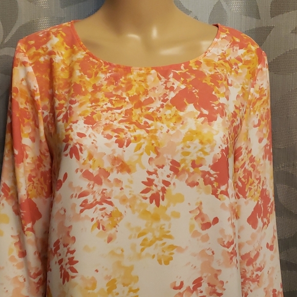 Rose & Olive Floral Blouse - Picture 2 of 9
